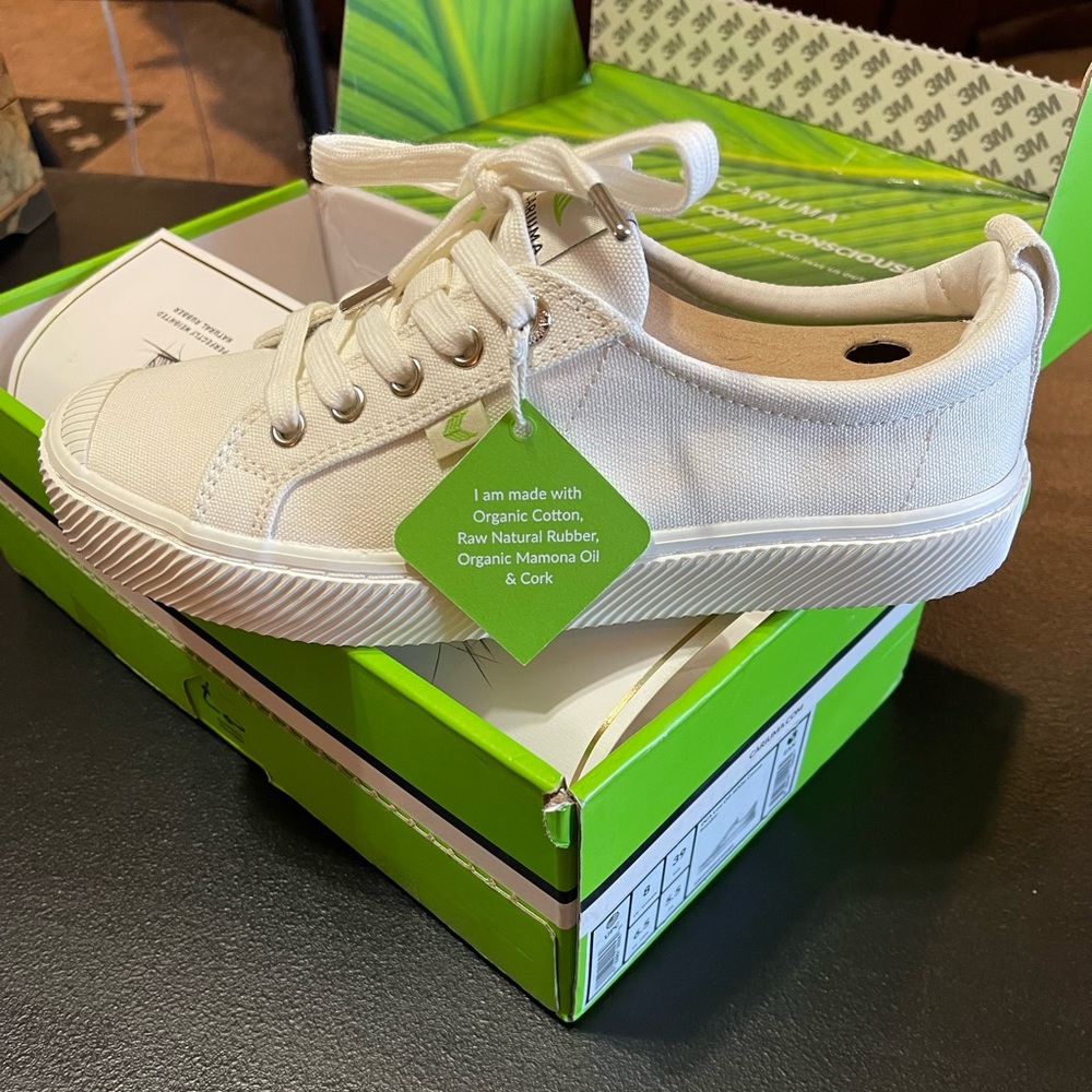 Cariuma Sneakers